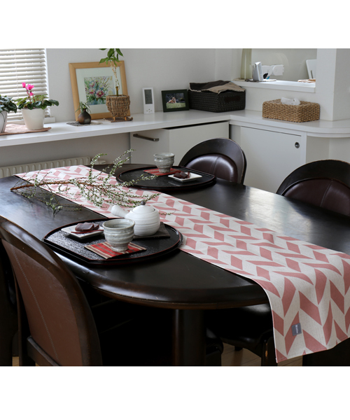 Jubilee（ジュビリー）の「北欧デザイン　テーブルランナー（ランチョンマット/テーブルウェア・レディース・ブラック/ベージュ/ネイビー/ピンク/イエロー/ブルー/ホワイト×ブラック/ブラック×ホワイト/ホワイト×ネイビー/グリーン・FREE）」の10枚目の写真