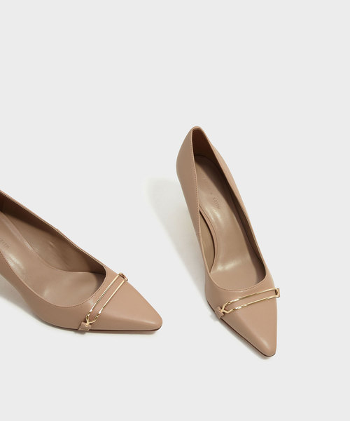 CHARLES & KEITH(チャールズ & キース)の「メタリックディテールパンプス / METALLIC DETAIL PUMPS(パンプス・レディース・レッド/ライトベージュ/ブラック・22.5cm/23.5cm/23cm/24.5cm/25cm)」の9枚目の写真