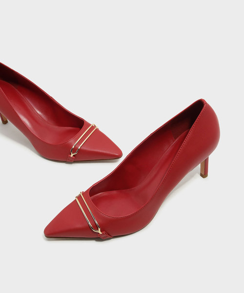 CHARLES & KEITH(チャールズ & キース)の「メタリックディテールパンプス / METALLIC DETAIL PUMPS(パンプス・レディース・レッド/ライトベージュ/ブラック・22.5cm/23.5cm/23cm/24.5cm/25cm)」の12枚目の写真