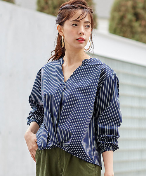 Live in comfort（リブインコンフォート）の「リブ　イン　コンフォート　ふわんとシルエットの華奢見せコットンプルオーバー（シャツ/ブラウス・レディース・ホワイト×ネイビー/オフホワイト/ピンク/ライトカーキ/ネイビー/ベージュ/ミント/ベージュ系その他・SMALL/LARGE/X-LARGE/XX-LARGE/MEDIUM/XXX-LARGE）」の7枚目の写真