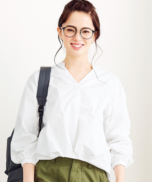 Live in comfort（リブインコンフォート）の「リブ　イン　コンフォート　ふわんとシルエットの華奢見せコットンプルオーバー（シャツ/ブラウス・レディース・ホワイト×ネイビー/オフホワイト/ピンク/ライトカーキ/ネイビー/ベージュ/ミント/ベージュ系その他・SMALL/LARGE/X-LARGE/XX-LARGE/MEDIUM/XXX-LARGE）」の2枚目の写真