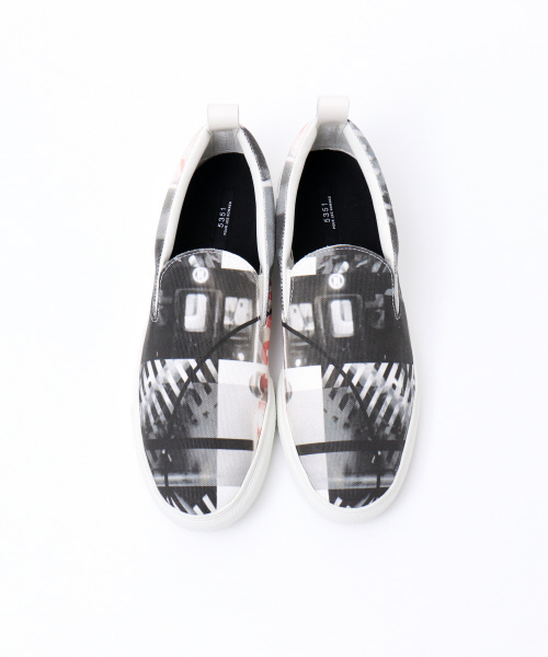 buddy（バディ）の「【5351×buddy別注】グラフィックキャンバススリッポン（スニーカー・メンズ・ブラック・40/42/44/46）」の2枚目の写真