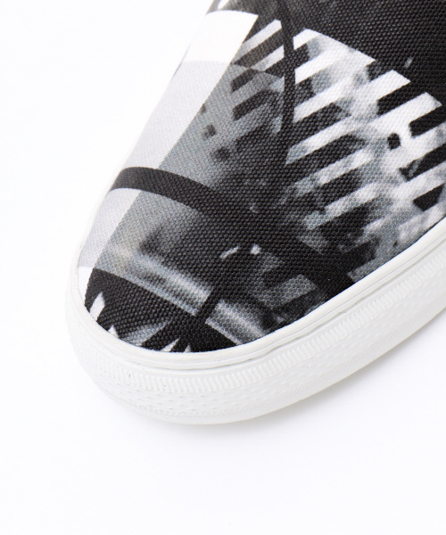 buddy（バディ）の「【5351×buddy別注】グラフィックキャンバススリッポン（スニーカー・メンズ・ブラック・40/42/44/46）」の6枚目の写真