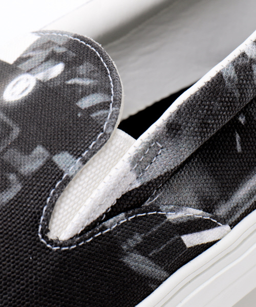 buddy（バディ）の「【5351×buddy別注】グラフィックキャンバススリッポン（スニーカー・メンズ・ブラック・40/42/44/46）」の7枚目の写真