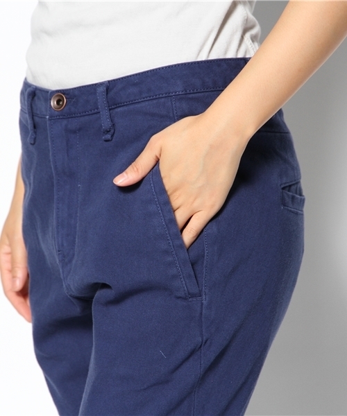 NANO universe（ナノユニバース）の「FF/3Dサルエルテーパードチノパンツ（チノパンツ・レディース・オフホワイト/ブルー/ブラック・36/38）」の8枚目の写真