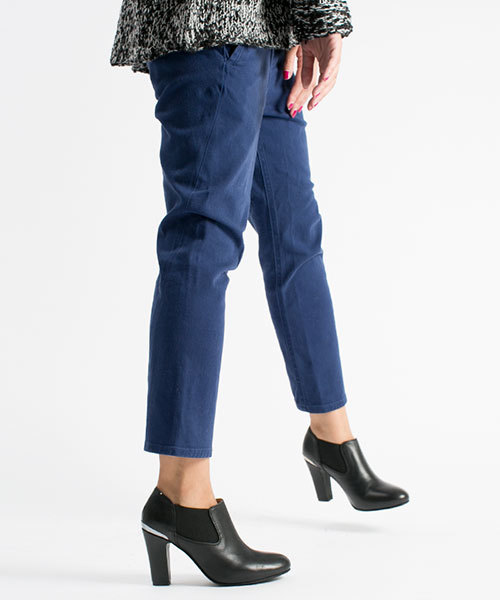 NANO universe（ナノユニバース）の「FF/3Dサルエルテーパードチノパンツ（チノパンツ・レディース・オフホワイト/ブルー/ブラック・36/38）」の17枚目の写真