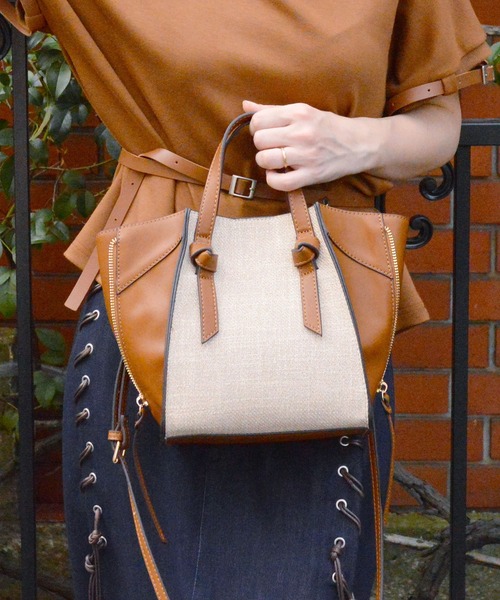 U（ユー）の「リエール 2WAYトートバッグ Sサイズ / ショルダー付き / 通勤バッグ（ビジネスバッグ・レディース・ブラック/アイボリー/ライトベージュ/ライトグレー/レッド/モカ/ブラウン/グリーン/オレンジ/ブルー系その他/その他1/その他/ブラウン系その他/ホワイト系その他/その他2/グレー系その他/ブルー系その他2/グレー系その他2/イエロー系その他/ベージュ系その他/ブラウン系その他2/グレー系その他3/イエロー系その他2/グリーン系その他/キャメル/グリーン系その他2/グリーン系その他3/ボルドー/シルバー/ブルー・FREE）」の13枚目の写真