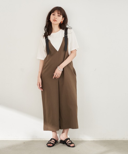 Editt by YECCA VECCA（エディットバイイェッカヴェッカ）の「麻混サロペット　＊（サロペット/オーバーオール・レディース・ブラック/キャメル/カーキ・FREE）」の3枚目の写真