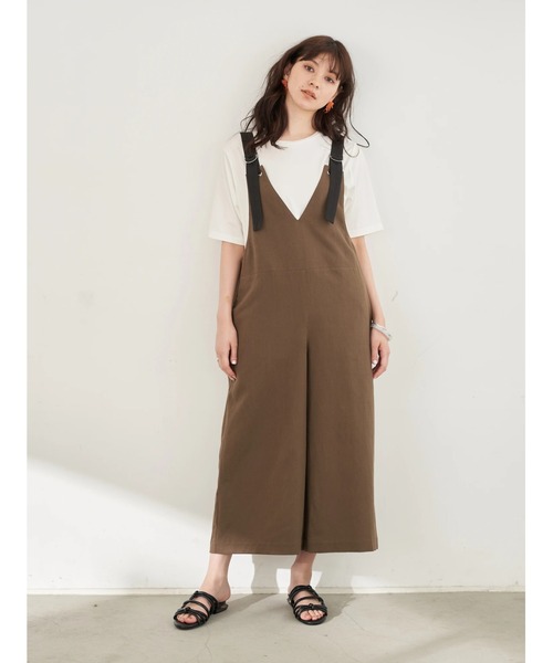 Editt by YECCA VECCA（エディットバイイェッカヴェッカ）の「麻混サロペット　＊（サロペット/オーバーオール・レディース・ブラック/キャメル/カーキ・FREE）」の4枚目の写真