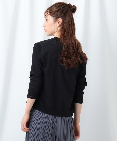 INDIVI（インディヴィ）の「◆【WEB限定/2点セット】クルーネックアンサンブルニット（アンサンブル・レディース・ブラック/オフホワイト/ブルー/ライトベージュ・38/34）」の5枚目の写真