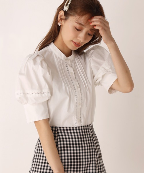 one after another NICE CLAUP(ワンアフターアナザーナイスクラップ)の「はしごレースパフ袖ブラウス(シャツ/ブラウス・レディース・ブラック/オフホワイト/インディゴブルー/ストライプ・FREE)」の1枚目の写真