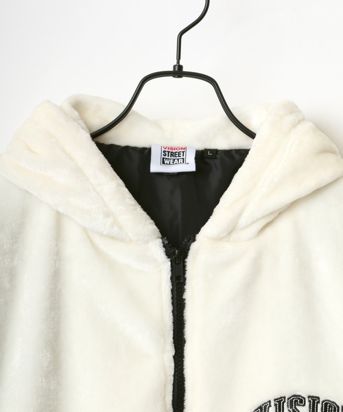 VISION STREET WEAR(ヴィジョンストリートウェア)の「VISION STREET WEAR/ヴィジョンストリートウエア ビッグシルエット バックロゴ刺繍 フードファーフリースブルゾン(ブルゾン・メンズ・ブラック/ネイビー/オフホワイト・LL/M/L)」の17枚目の写真