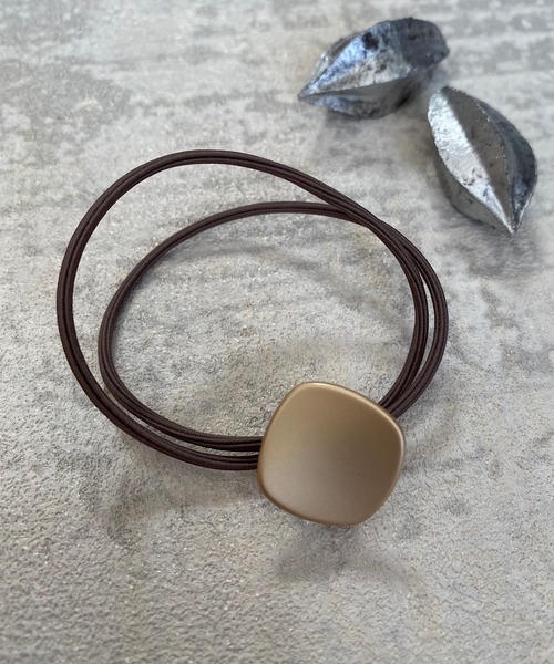 TONE SELECT GOODS（トーンセレクトグッズ）の「【LESRIRE】アンティークモチーフヘアゴム（ヘアゴム・レディース・ゴールド系その他/ゴールド系その他2/ブラウン/ブラック・FREE）」の2枚目の写真