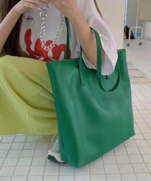 Loco Ocean（ロコオーシャン）の「インナーポーチ付きフェイクレザースクエアトートバッグ（トートバッグ・レディース・ブラック/マスタード/グリーン・ONE SIZE）」の20枚目の写真