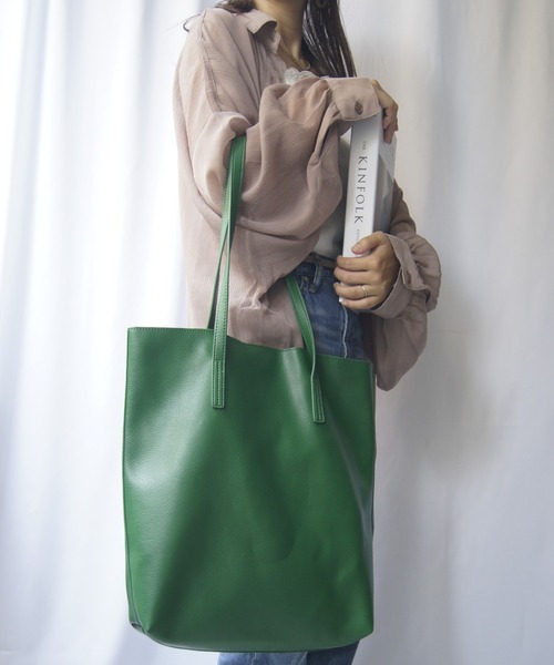 Loco Ocean（ロコオーシャン）の「インナーポーチ付きフェイクレザースクエアトートバッグ（トートバッグ・レディース・ブラック/マスタード/グリーン・ONE SIZE）」の21枚目の写真