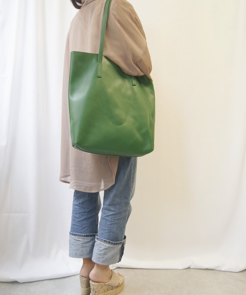 Loco Ocean（ロコオーシャン）の「インナーポーチ付きフェイクレザースクエアトートバッグ（トートバッグ・レディース・ブラック/マスタード/グリーン・ONE SIZE）」の22枚目の写真