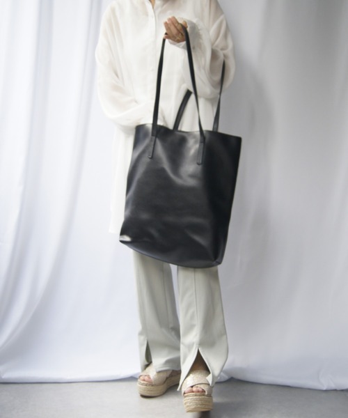 Loco Ocean（ロコオーシャン）の「インナーポーチ付きフェイクレザースクエアトートバッグ（トートバッグ・レディース・ブラック/マスタード/グリーン・ONE SIZE）」の7枚目の写真