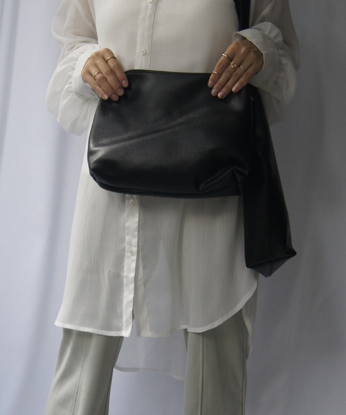 Loco Ocean（ロコオーシャン）の「インナーポーチ付きフェイクレザースクエアトートバッグ（トートバッグ・レディース・ブラック/マスタード/グリーン・ONE SIZE）」の8枚目の写真