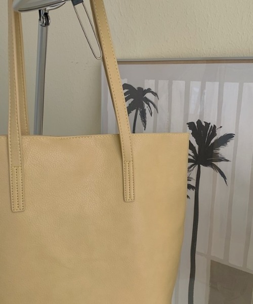 Loco Ocean（ロコオーシャン）の「インナーポーチ付きフェイクレザースクエアトートバッグ（トートバッグ・レディース・ブラック/マスタード/グリーン・ONE SIZE）」の14枚目の写真