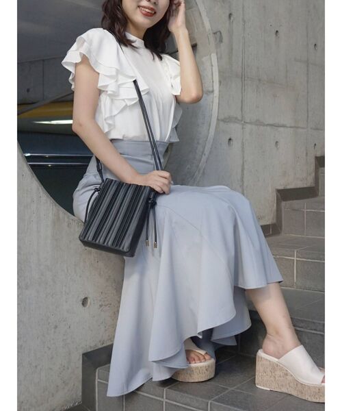 MERCURYDUO（マーキュリーデュオ）の「2WAYラッフルデザインスリーブブラウス（シャツ/ブラウス・レディース・ライトブルー/オフホワイト/ブラウン・FREE）」の4枚目の写真