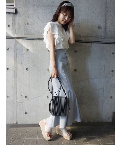 MERCURYDUO（マーキュリーデュオ）の「2WAYラッフルデザインスリーブブラウス（シャツ/ブラウス・レディース・ライトブルー/オフホワイト/ブラウン・FREE）」の5枚目の写真