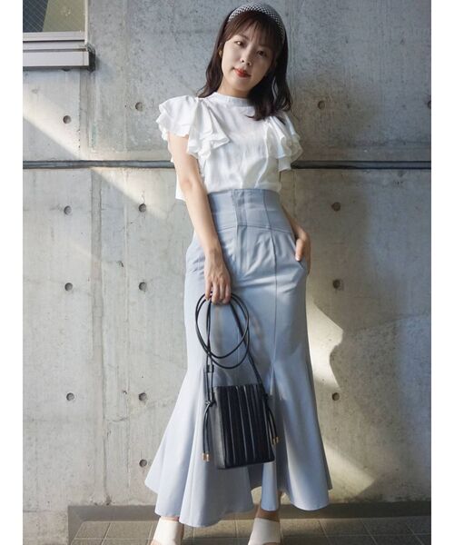 MERCURYDUO（マーキュリーデュオ）の「2WAYラッフルデザインスリーブブラウス（シャツ/ブラウス・レディース・ライトブルー/オフホワイト/ブラウン・FREE）」の8枚目の写真