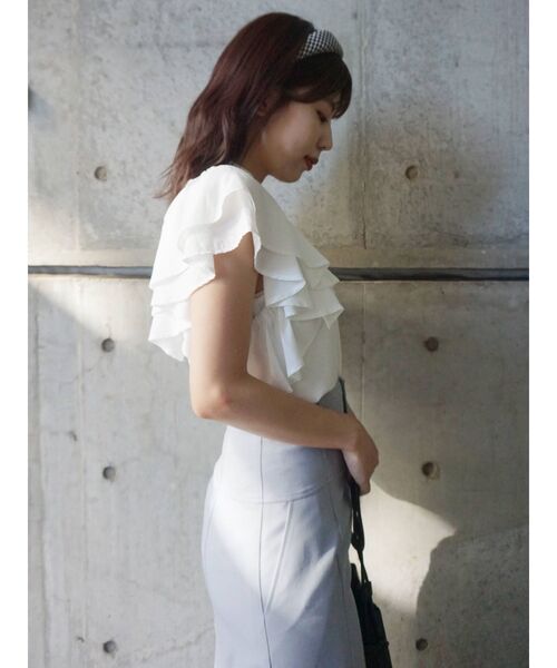 MERCURYDUO（マーキュリーデュオ）の「2WAYラッフルデザインスリーブブラウス（シャツ/ブラウス・レディース・ライトブルー/オフホワイト/ブラウン・FREE）」の11枚目の写真