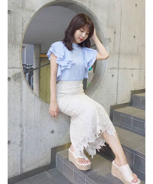 MERCURYDUO（マーキュリーデュオ）の「2WAYラッフルデザインスリーブブラウス（シャツ/ブラウス・レディース・ライトブルー/オフホワイト/ブラウン・FREE）」の13枚目の写真