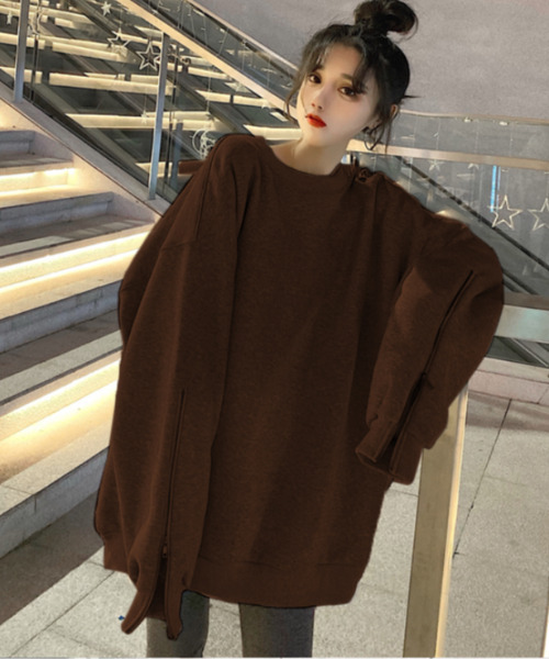 emi+（エミプラス）の「オーバーシルエットバックプリントトレーナー（スウェット・レディース・グレー/ブラック/ブルーグレー/ブラウン/ボルドー/カーキ・FREE）」の11枚目の写真