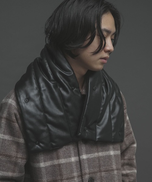 SENSE OF PLACE by URBAN RESEARCH（センスオブプレイスバイアーバンリサーチ）の「フェイクレザーパデットスカーフ（ストール/ショール・メンズ・ライトベージュ/ブラック・ONE）」の7枚目の写真