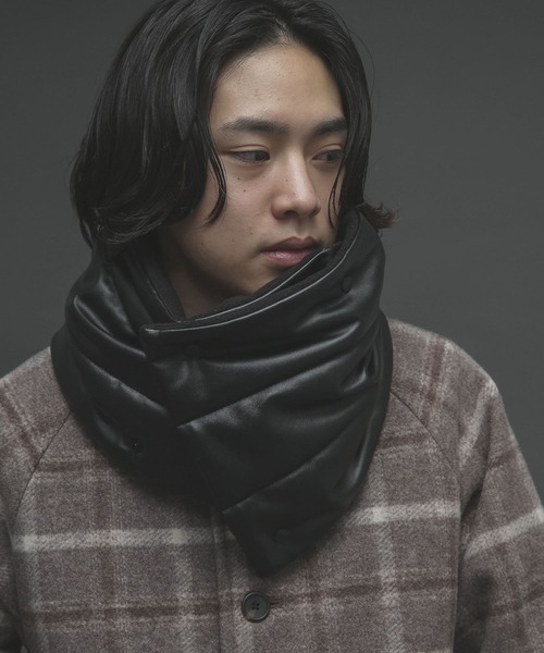 SENSE OF PLACE by URBAN RESEARCH（センスオブプレイスバイアーバンリサーチ）の「フェイクレザーパデットスカーフ（ストール/ショール・メンズ・ライトベージュ/ブラック・ONE）」の5枚目の写真