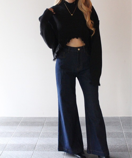 one way(ワンウェイ)の「【oneway Jeans】クロップドダメージニット(ニット/セーター・レディース・ライトブルー/ブラック/ベージュ/イエロー/ライトブラウン・FREE)」の2枚目の写真