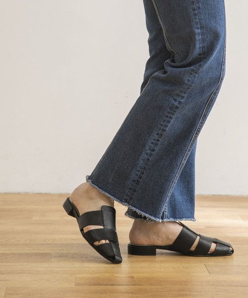 URBAN RESEARCH(アーバンリサーチ)の「スクエアトゥグルカサンダル(サンダル・レディース・ホワイト/ブラック・37/38/36)」の7枚目の写真