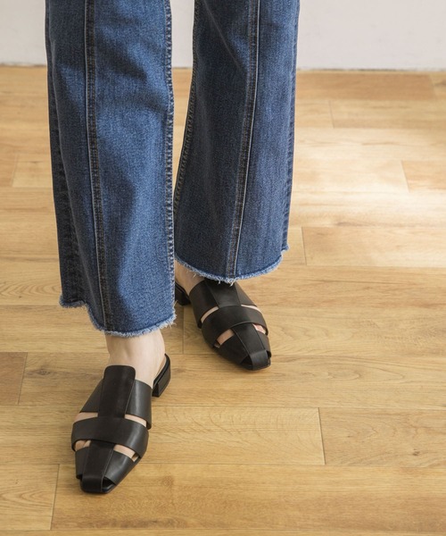 URBAN RESEARCH(アーバンリサーチ)の「スクエアトゥグルカサンダル(サンダル・レディース・ホワイト/ブラック・37/38/36)」の9枚目の写真
