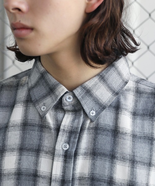 MSG（エムエスジー）の「ワンポイント刺繍ヴィンテージライク ビックシルエットシャツ 無地 ストライプ チェック オンブレ（シャツ/ブラウス・メンズ・ブラック系その他/レッド系その他/ベージュ/グリーン系その他/ブルー系その他/ホワイト/グリーン/ブルー系その他2/ブラック系その他2/ブラウン系1・L/M/S）」の21枚目の写真