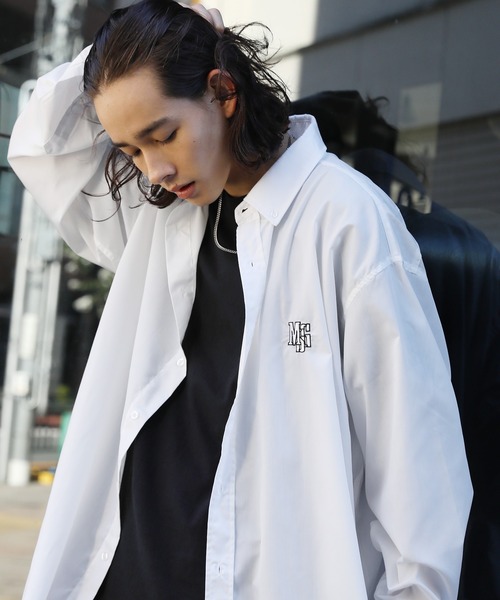 MSG（エムエスジー）の「ワンポイント刺繍ヴィンテージライク ビックシルエットシャツ 無地 ストライプ チェック オンブレ（シャツ/ブラウス・メンズ・ブラック系その他/レッド系その他/ベージュ/グリーン系その他/ブルー系その他/ホワイト/グリーン/ブルー系その他2/ブラック系その他2/ブラウン系1・L/M/S）」の15枚目の写真