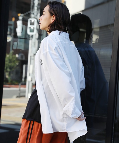 MSG（エムエスジー）の「ワンポイント刺繍ヴィンテージライク ビックシルエットシャツ 無地 ストライプ チェック オンブレ（シャツ/ブラウス・メンズ・ブラック系その他/レッド系その他/ベージュ/グリーン系その他/ブルー系その他/ホワイト/グリーン/ブルー系その他2/ブラック系その他2/ブラウン系1・L/M/S）」の14枚目の写真