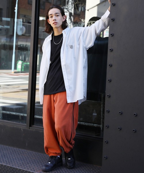 MSG（エムエスジー）の「ワンポイント刺繍ヴィンテージライク ビックシルエットシャツ 無地 ストライプ チェック オンブレ（シャツ/ブラウス・メンズ・ブラック系その他/レッド系その他/ベージュ/グリーン系その他/ブルー系その他/ホワイト/グリーン/ブルー系その他2/ブラック系その他2/ブラウン系1・L/M/S）」の13枚目の写真