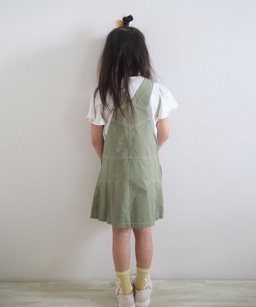 KP(ケーピー)の「デニム/コットンツイルのプリーツジャンパースカート(100-130cm)(ジャンパースカート・キッズ・カーキ/ブルー・110cm/100cm/120cm/130cm)」の8枚目の写真