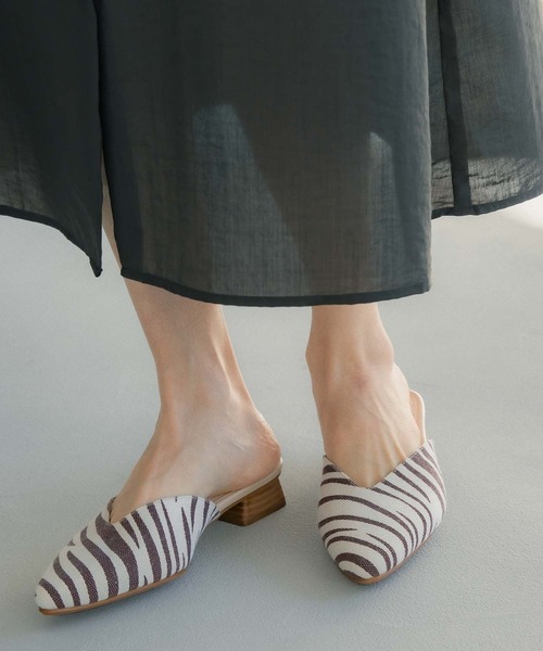 LEPSIM(レプシィム)の「アソートローヒールミュール 265112(サンダル・レディース・ブラック/ゼブラ・MEDIUM/LARGE)」の1枚目の写真