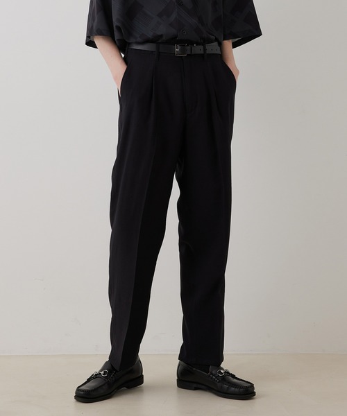 JUNRED（ジュンレッド）の「ドレープテクスチャー1タックストレートパンツ（スラックス・メンズ・ライトグレー/ブラック/ブルー系その他4・S/M/L）」の2枚目の写真