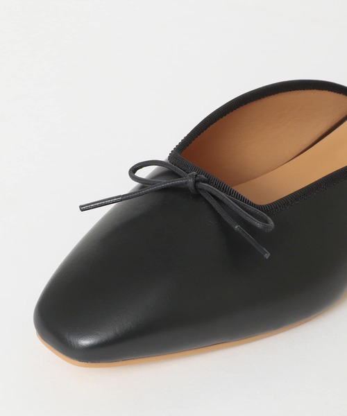 URBAN RESEARCH ROSSO WOMEN（アーバンリサーチ　ロッソ）の「『MADE IN JAPAN』スクエアトゥバレエミュール（パンプス・レディース・ブラック/オフホワイト/ベージュ系その他・38/37/36）」の19枚目の写真