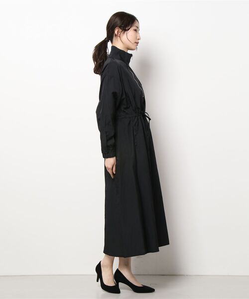 Q（キュー）の「ハーフジップワンピース（シャツワンピース・レディース・ライトグレー/ブラック・MEDIUM）」の3枚目の写真