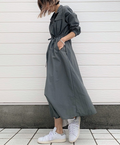 Q（キュー）の「ハーフジップワンピース（シャツワンピース・レディース・ライトグレー/ブラック・MEDIUM）」の7枚目の写真