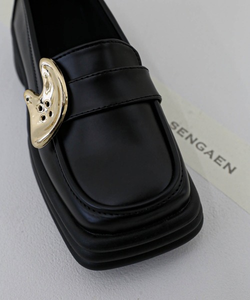 厚底ゴールドモチーフローファー（ローファー）｜minsobi（ミンソビ