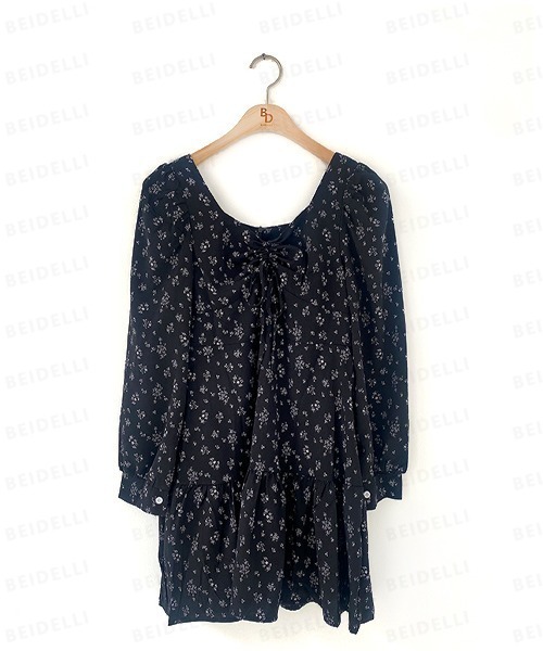 BEIDELLI（ベイデリー）の「[BELLIDE MADE] [2color] フラワーシャーリングミニワンピース（ワンピース・レディース・ブラック/ベージュ・FREE）」の9枚目の写真