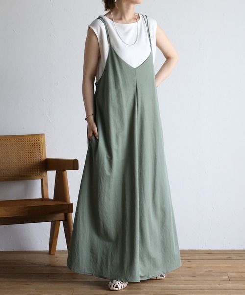 Fizz（フィズ）の「【Fizz/フィズ】　クールタッチ鹿の子　クロスストラップロングキャミワンピース（ワンピース・レディース・グレイッシュベージュ/カーキ/パープル/チャコール/ブラック/レッド/ブルー・M/L）」の4枚目の写真