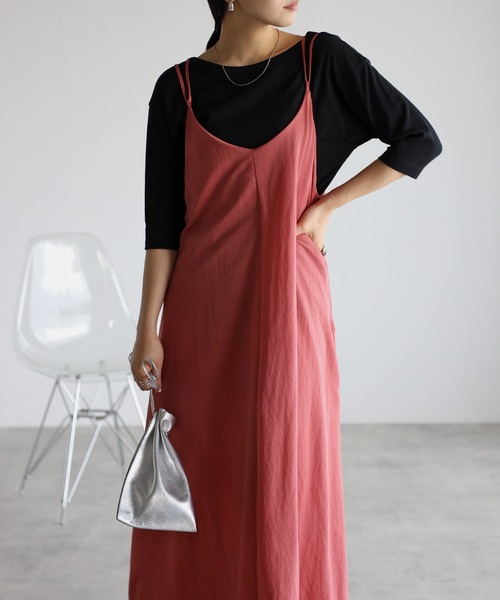 Fizz（フィズ）の「【Fizz/フィズ】　クールタッチ鹿の子　クロスストラップロングキャミワンピース（ワンピース・レディース・グレイッシュベージュ/カーキ/パープル/チャコール/ブラック/レッド/ブルー・M/L）」の17枚目の写真