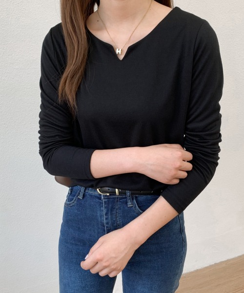 Diosfront（ディオスフロント）の「2022AW　華奢見せ叶える！キーネックロングスリーブTシャツ（Tシャツ/カットソー・レディース・ホワイト/ブラック/グレー・M/L）」の3枚目の写真