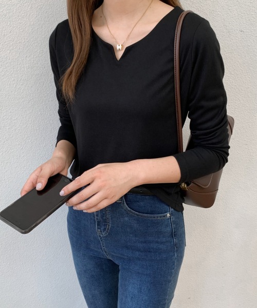 Diosfront（ディオスフロント）の「2022AW　華奢見せ叶える！キーネックロングスリーブTシャツ（Tシャツ/カットソー・レディース・ホワイト/ブラック/グレー・M/L）」の17枚目の写真